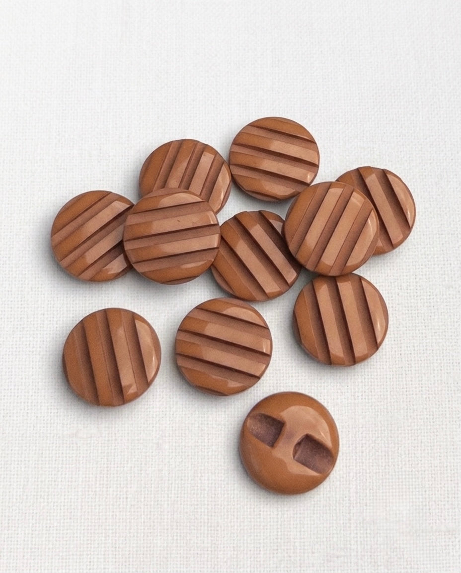 Lot de 11 boutons camel rond - 18mm, à queue encastrée