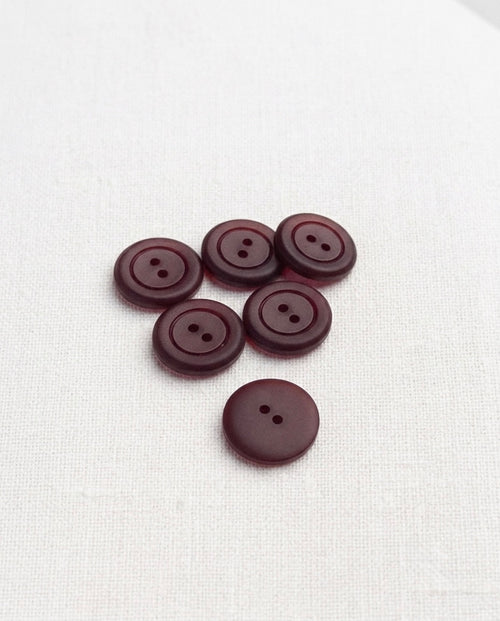 Six boutons ronds bordeaux mat de 17 mm à 2 trous, avec un rebord, dont un vu de dos
