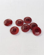 Sept boutons ronds rouge brique effet bois de 17 mm à 4 trous, bord bombé et centre creusé