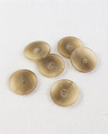 Six gros boutons ronds effet corne beige doré de 23 mm à 2 trous, centre creusé et marbrures tournantes